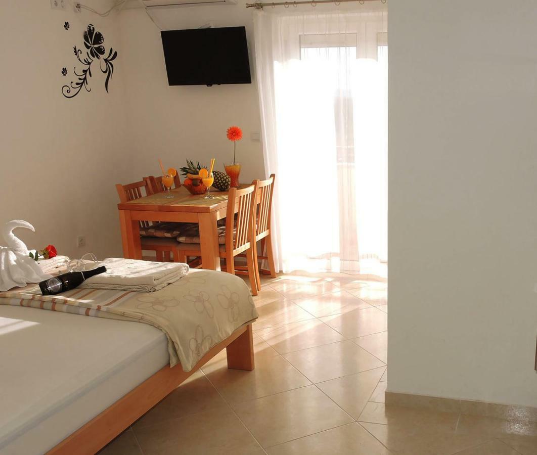 Iva Apartmani Tribalj エクステリア 写真